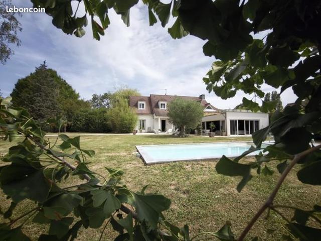 Vente | Maison contemporaine | 8p | 4ch | 290 m² | Santeny | Expo Sud Ouest | Terrasse · Jardin · Piscine