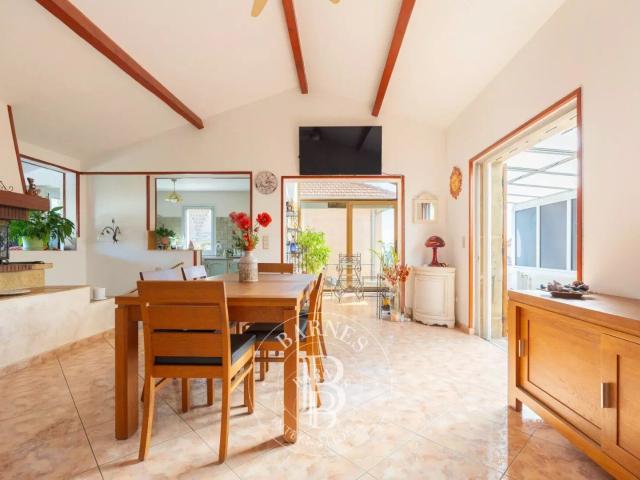 VENTE MAISON CASSIS CENTRE VILLE VUE MER JARDIN T