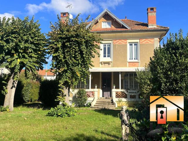 Vente maison bourgeoise 9 pièces, jardin et garage Agen 217m² Agen