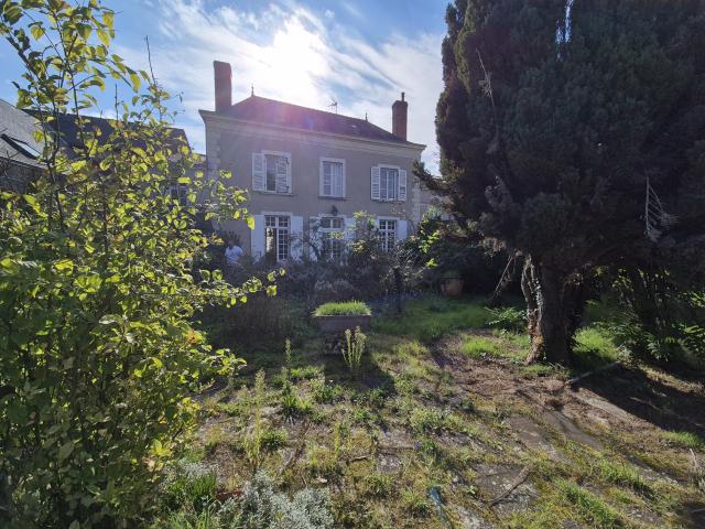 VENTE MAISON BOURGEOISE HYPER CENTRE DE SABLE SUR SARTHE