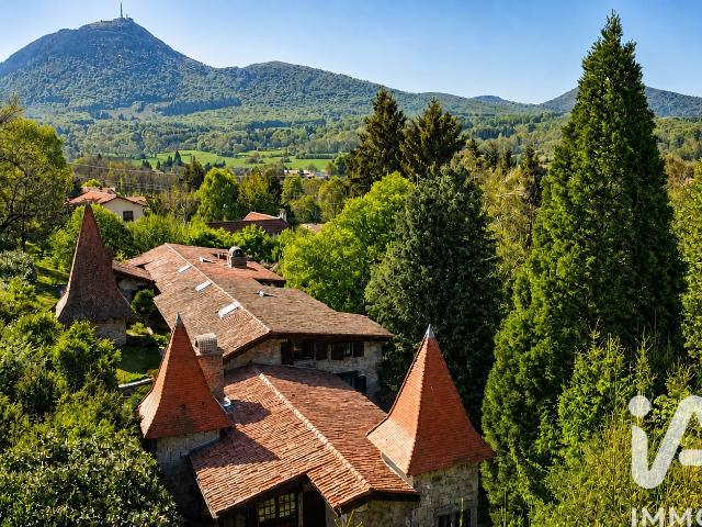 Vente Maison d'architecte 8 pièces 300m² Orcines