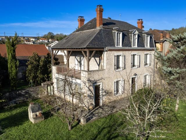 Vente maison de 6 pièces 270 m2 et d'un local à Souillac 270m² Souillac