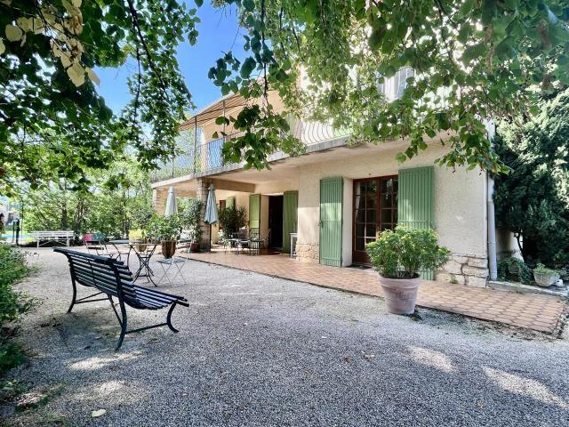 Vente maison de caractère avec deux logements à Bagnols sur. 247m² Bagnols sur Cèze