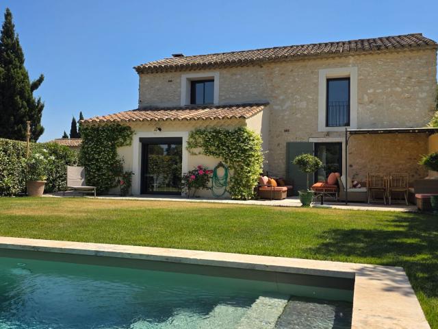 Vente maison de caractère 4 Pièce s 102m² Eygalières