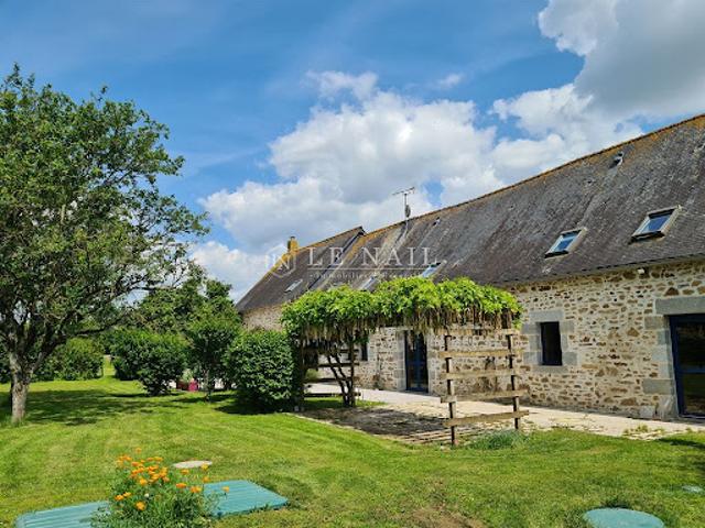 Vente Maison de caractère 9 pièces 350 m2 Evron