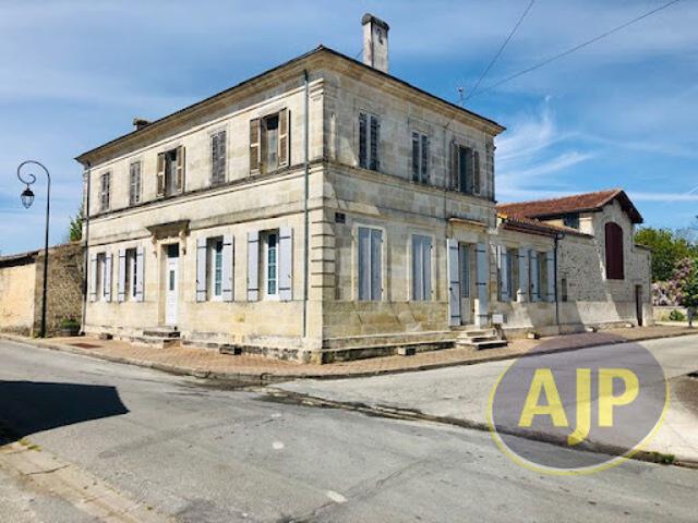 Vente Maison de bourg 5 pièces 230 m2 Blaignan