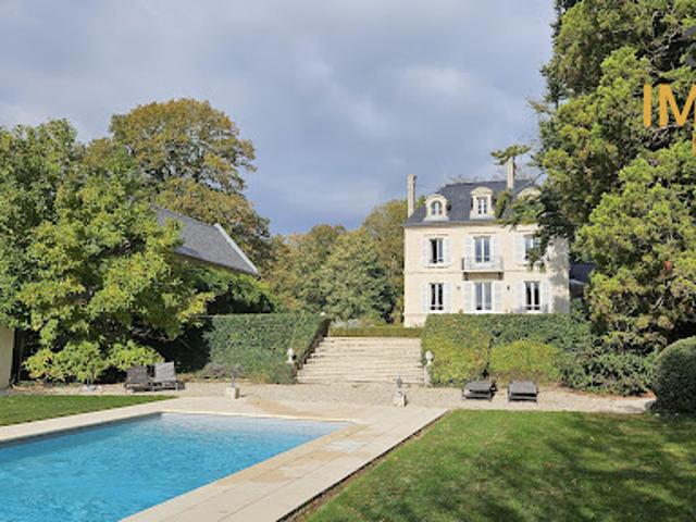 Vente Maison de maître 14 pièces 465 m2 Compiegne