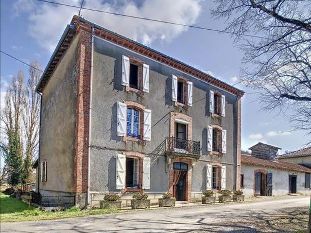 Vente | Maison de maître | 11p | 9ch | 310.00 m² | Boulogne sur Gesse | Expo Sud | Balcon · Jardin