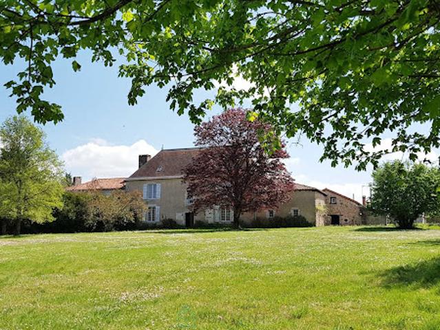 Vente Maison de maître 13 pièces 550 m2 Confolens