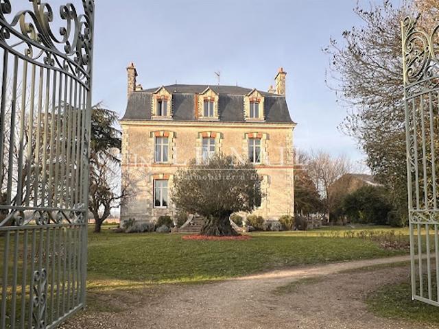 Vente Maison de maître 13 pièces 315 m2 Poitiers