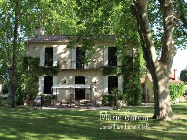 Vente Maison de maître 9 pièces 280 m2 Nimes