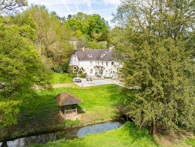 Vente Maison de maître 9 pièces 350 m2 Courgent
