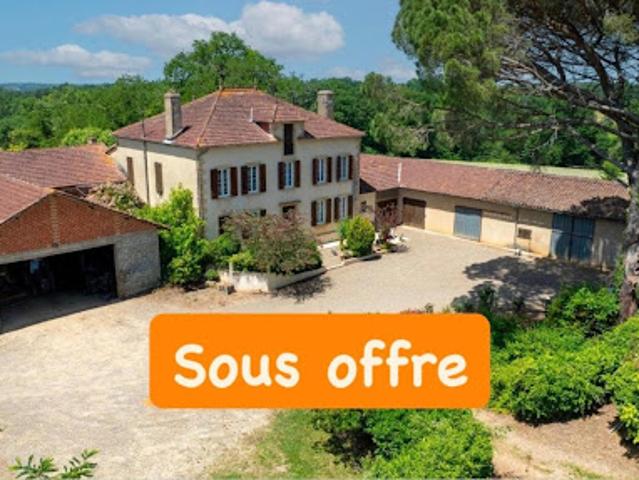 Vente Maison de maître 9 pièces 380 m2 Laujuzan