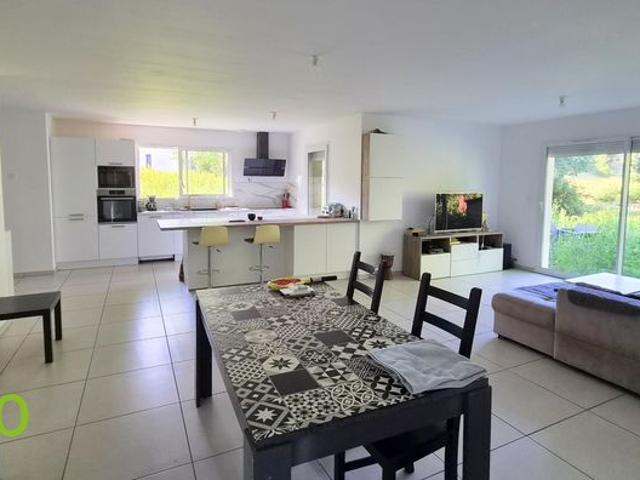 Vente | Maison de plain pied | 5p | 3ch | 122 m² | Olby | Expo Sud Est | Terrasse