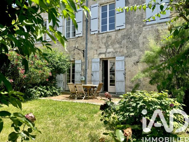 Vente Maison de village 9 pièces 339m² Mézin