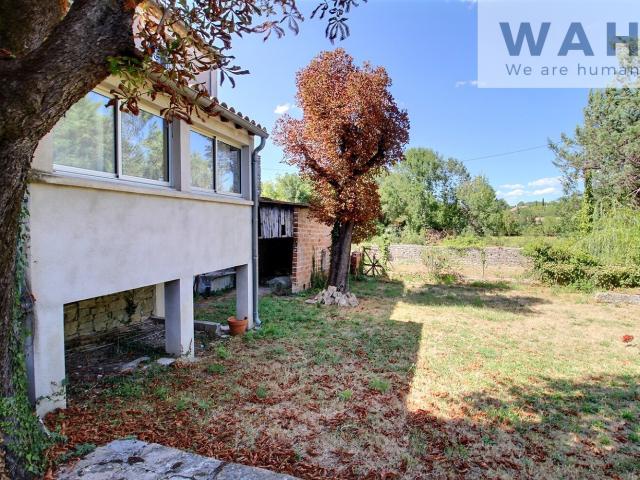 VENTE MAISON DE VILLAGE AVEC JARDIN GARAGE ET CAVE À POMPIGNAN 30170