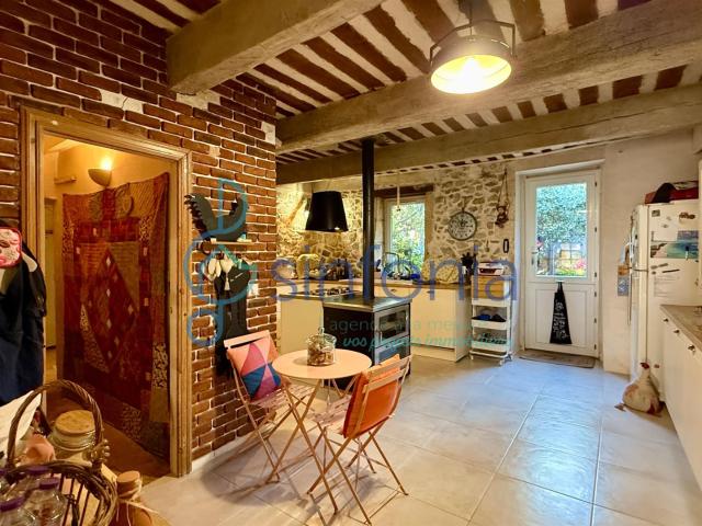 VENTE MAISON DE VILLAGE entre Nîmes, Avignon, Uzès 215m² Lédenon