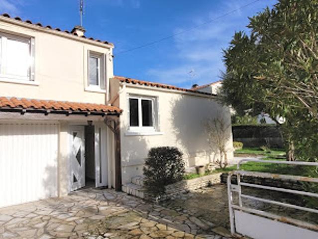 Vente Maison de ville 3 pièces 78 m2 Saint Jean d'Angély