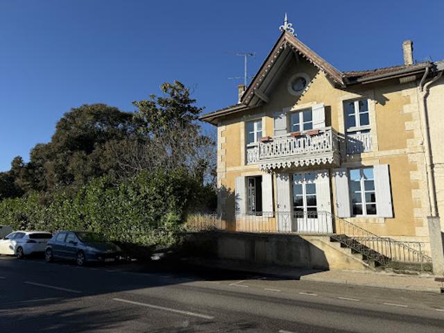 Vente Maison 11 pièces 165 m2 Gondrin