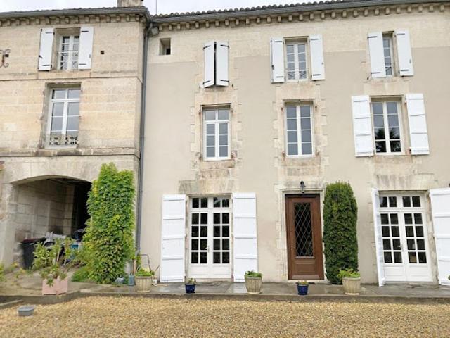 Vente Maison de ville 11 pièces 406 m2 Angouleme