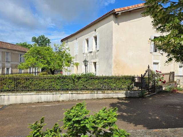 Vente Maison de ville 7 pièces 148 m2 Condéon