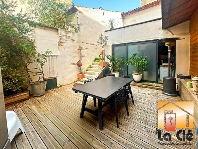 Vente maison de ville 4 à 5 chambres, cour avec jaccuzzi et. 160m² Agen