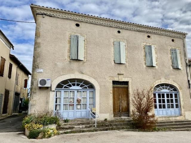 Vente Maison 8 pièces 270 m2 Seissan