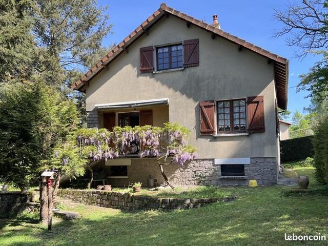 Vente | Maison et grand terrain | 5p | 4ch | 131.97 m² | Confolens | Terrasse · Balcon
