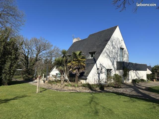 Vente | Maison et grand terrain | 9p | 5ch | 240 m² | Herbignac | Expo Sud Ouest | Terrasse · Balcon · Jardin