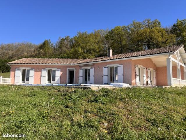 Vente | Maison et grand terrain | 158 m² | Beauchalot | Terrasse · Piscine