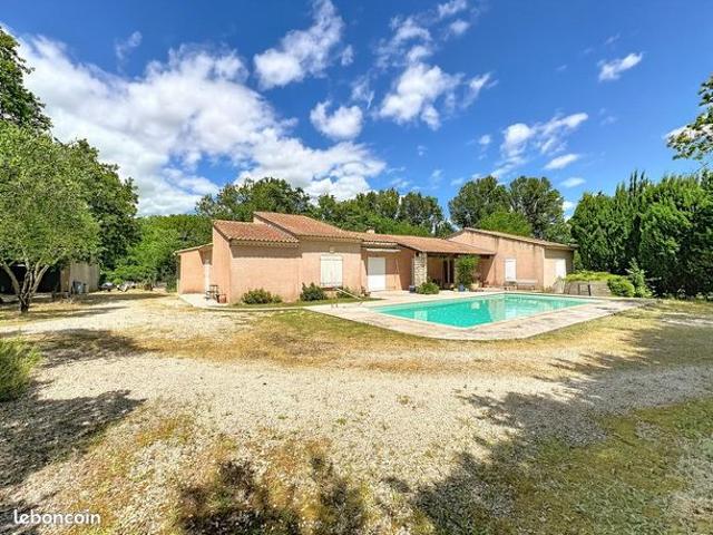 Vente | Maison T4 | 5p | 3ch | 165 m² | Saint Mamert du Gard | Grand terrain | Terrasse · Jardin. Piscine