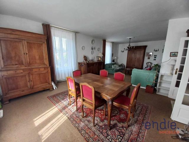 VENTE: maison T8 224 m² à MONTAIGUT EN COMBRAILLE