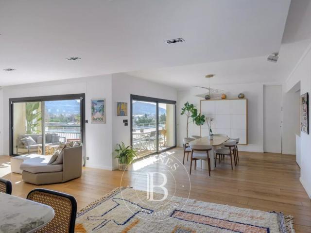 VENTE MARSEILLE 13008 SAINT GINIEZ APPARTEMENT FAMILIAL