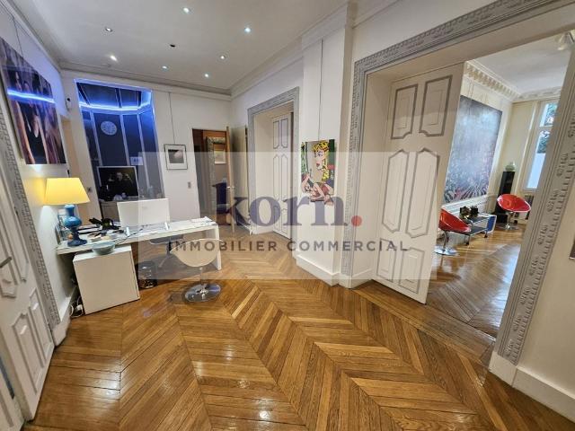 Vente murs bureaux Paris 16 Place Victor Hugo et Porte Dauphine