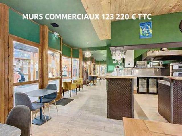 Vente murs commerciaux à usage de bar restaurant situé dans la galerie marchande des Glovettes 1000 appartements environ. Au pied des pistes