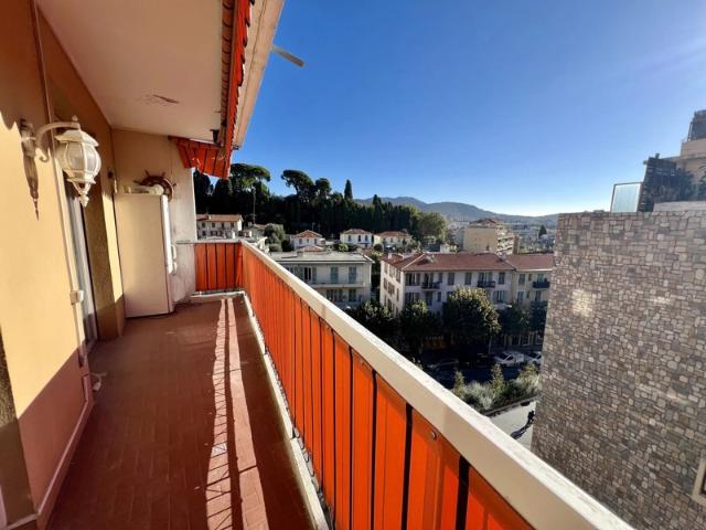 Vente NICE Nord Cessole 3 Pièces A rénover Terrasse Etage Elevé