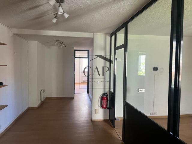Vente occupée Bureaux / Local à double destination | 147 R