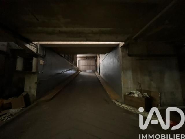 Vente Parking/garage/box 1 400 m²