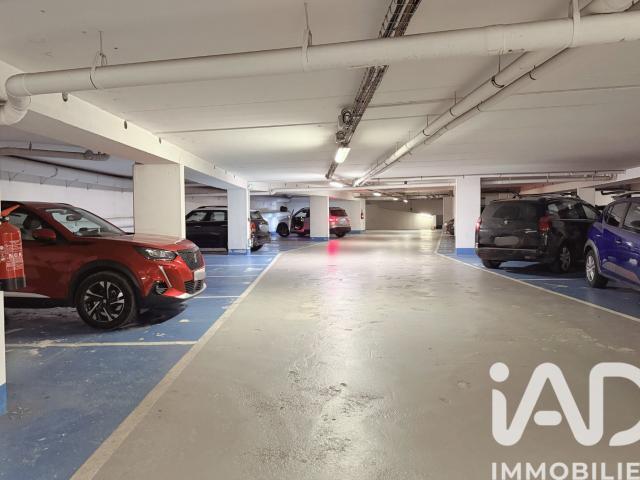 Vente Parking/garage/box 200 m²