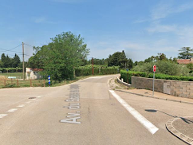 Vente Place de parking 212 m2 Saint Etienne du Grès