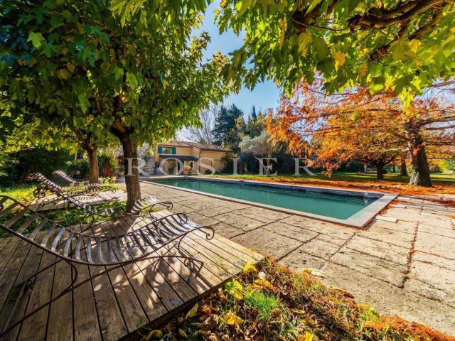 Vente, proche des Dentelles, Mas Provençal 19ᵉ au coeur d'un. 411m² Sarrians