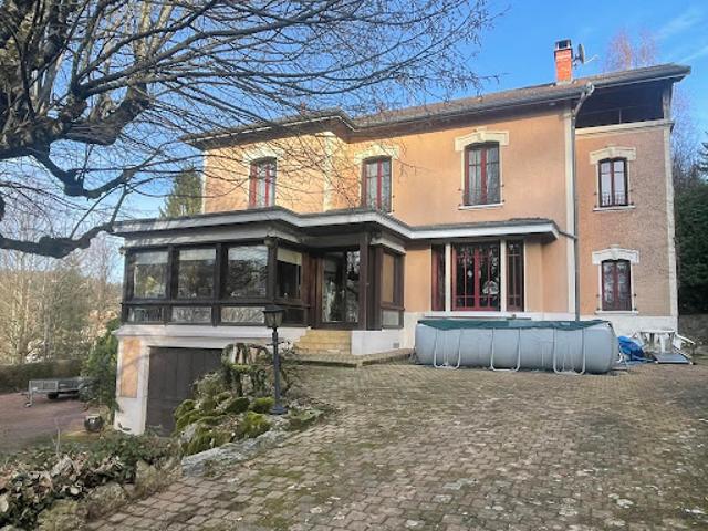 Vente Propriété 10 pièces 245 m2 Cours la Ville
