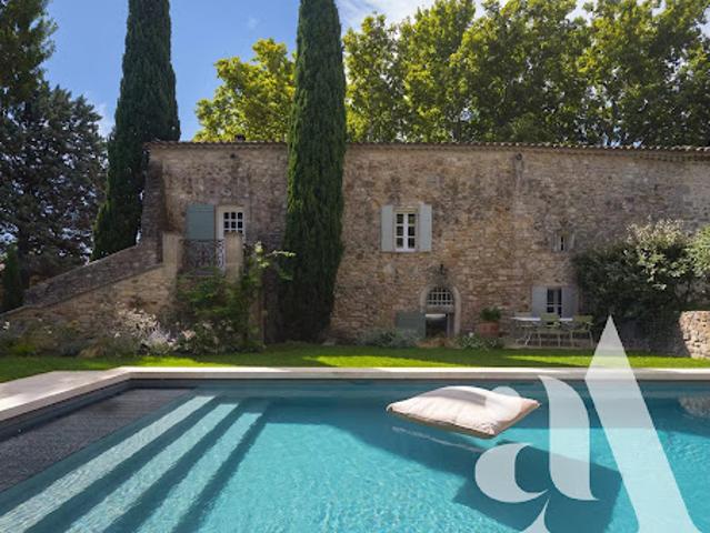 Vente Propriété 10 pièces 250 m2 Paradou