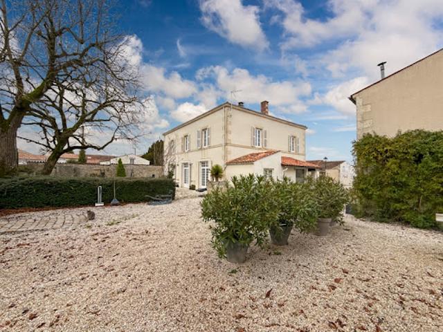 Vente Propriété 10 pièces 263 m2 Saint Sauveur d'Aunis