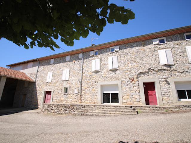 Vente Propriété 10 pièces 202 m2 Ilhat
