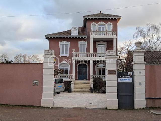 Vente Propriété 10 pièces 233 m2 Montrond les Bains