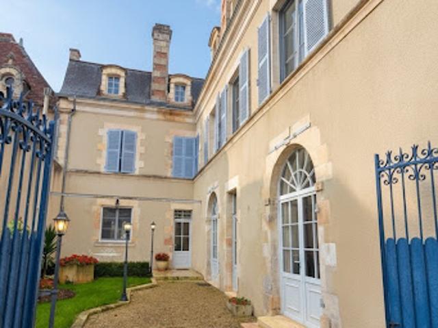 Vente Propriété 10 pièces 396 m2 Saint Savin