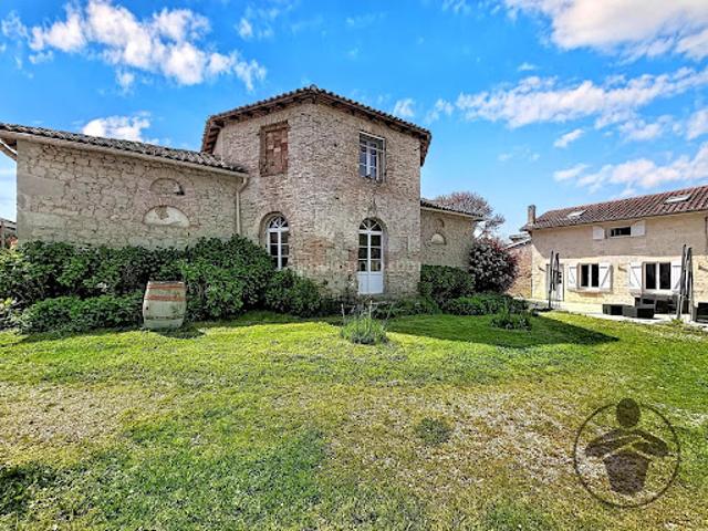 Vente Propriété 10 pièces 440 m2 Saint Martin de Coux