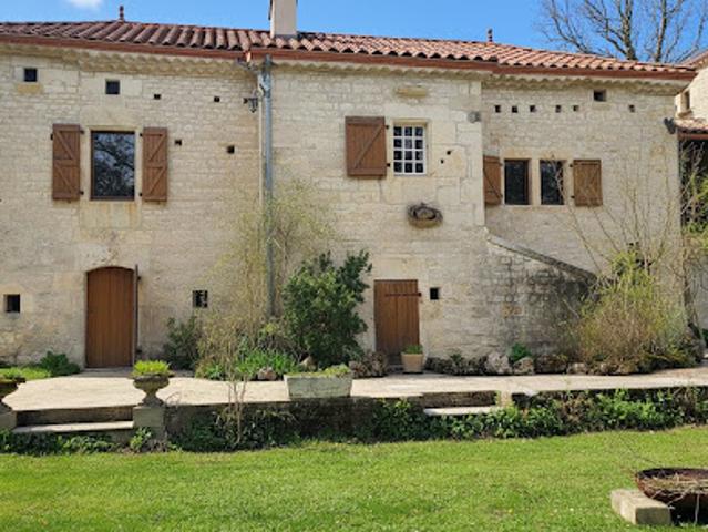 Vente Propriété 10 pièces 469 m2 Montcuq