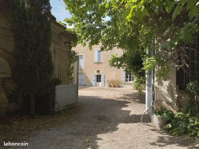 Vente | Propriété | 10p | 4ch | 460.25 m² | Orange | Terrasse · Balcon · Piscine